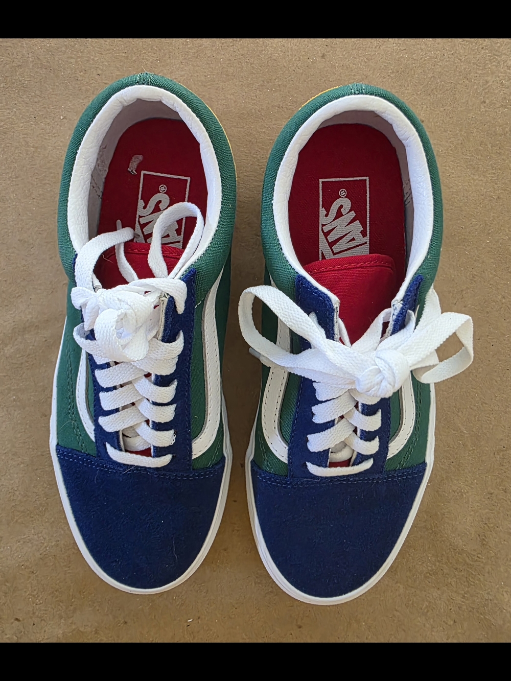 NWOT UNISEX Vans Old Skool Low Top Sneakers. MULTICOLOR
